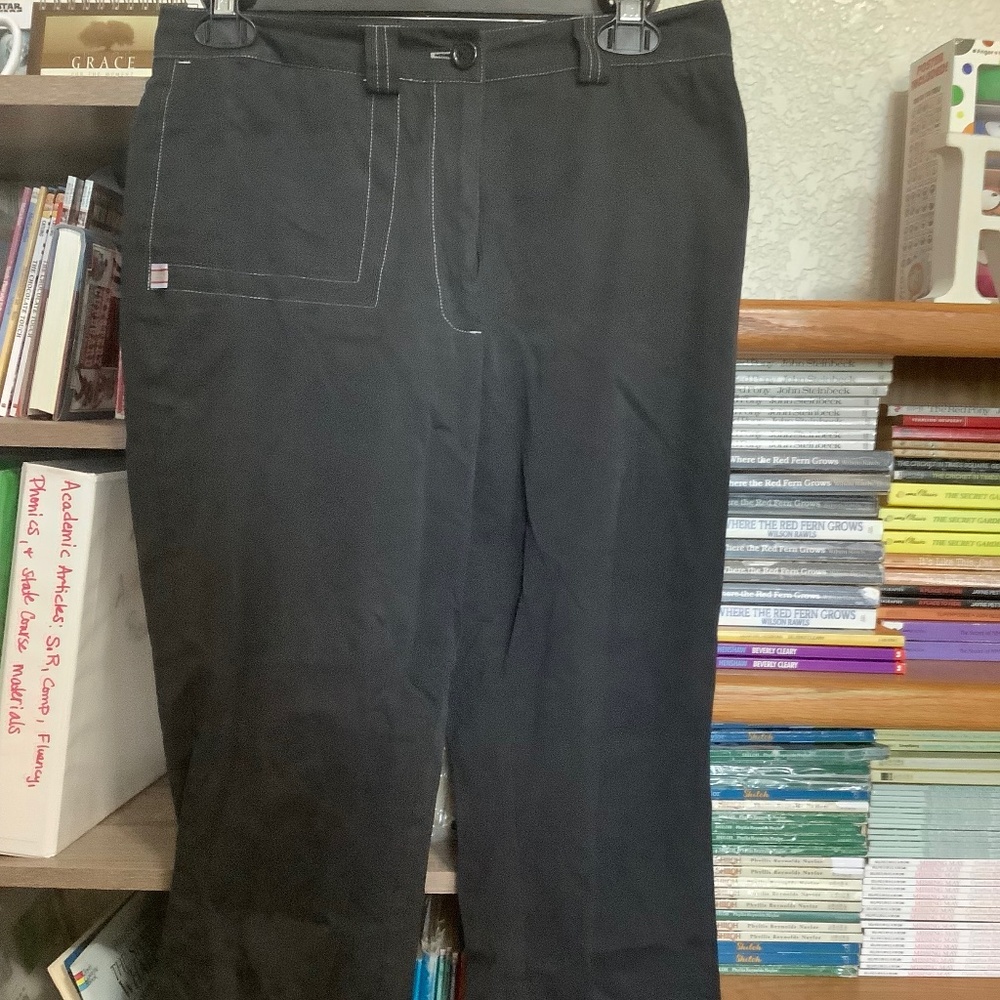 Black crop/capri pants very light weight and flirty- size 4: very soft